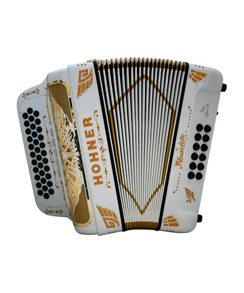 Exclusiva en Veerkamp Online Hohner Acordeón Diatónico Anacleto Fa-Sib-Mib Blanco con Estuche A9730 FBBEB-WH/GD "Rey Aguila III"