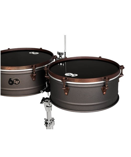 “Exclusiva en Veerkamp Online” Latin Percussion Timbales 14" & 15" bronce con Atril LP1415-60, "60TH ANNYVERSARY"