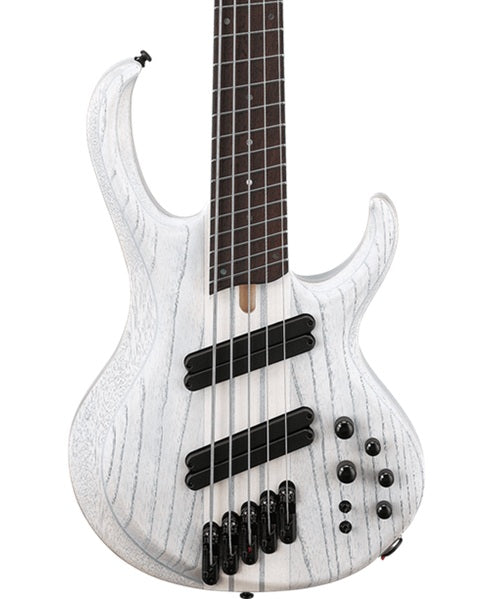 Exclusiva en Veerkamp Online Bajo Eléctrico Ibanez 5 Cuerdas BTB865MS-TWF Entintado Blanco Mate con Estuche, Serie BTB Bass Workshop