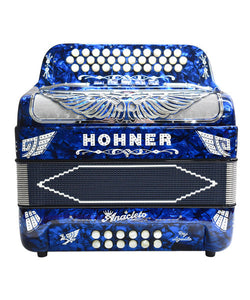 “Exclusiva en Veerkamp Online” Hohner Acordeón Diatónico Anacleto Fa-Sib-Mib Azul Aperlado con Estuche A9730-FBBEB-BU "Rey Aguila III"