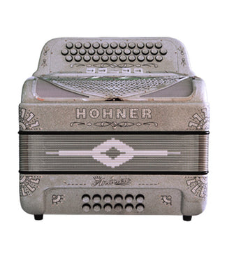 “Exclusiva en Veerkamp Online” Hohner Acordeón Diatónico Anacleto Plata Con Estuche Fa, Si Bemol, Mi Bemol, A9700-FBBEB-SF Norteño