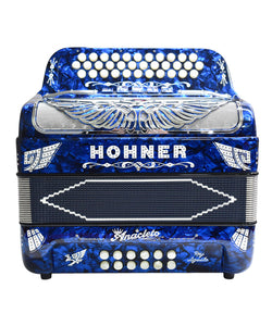 “Exclusiva en Veerkamp Online” Hohner Acordeón Diatónico Anacleto Fa-Sib-Mib Azul Aperlado con Estuche A9730-FBBEB-BU "Rey Aguila III"