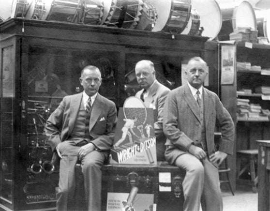 Federico y Alfredo Veerkamp en la tienda 1932